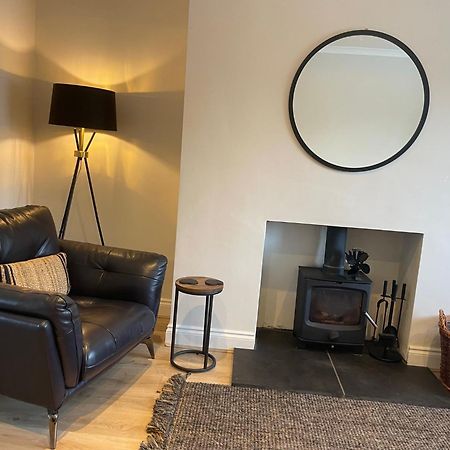 Lovely 2 Bed Apartment With Hot Tub Log Burner And Off Street Parking Dumfries Exterior photo
