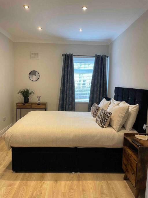 Lovely 2 Bed Apartment With Hot Tub Log Burner And Off Street Parking Dumfries Exterior photo