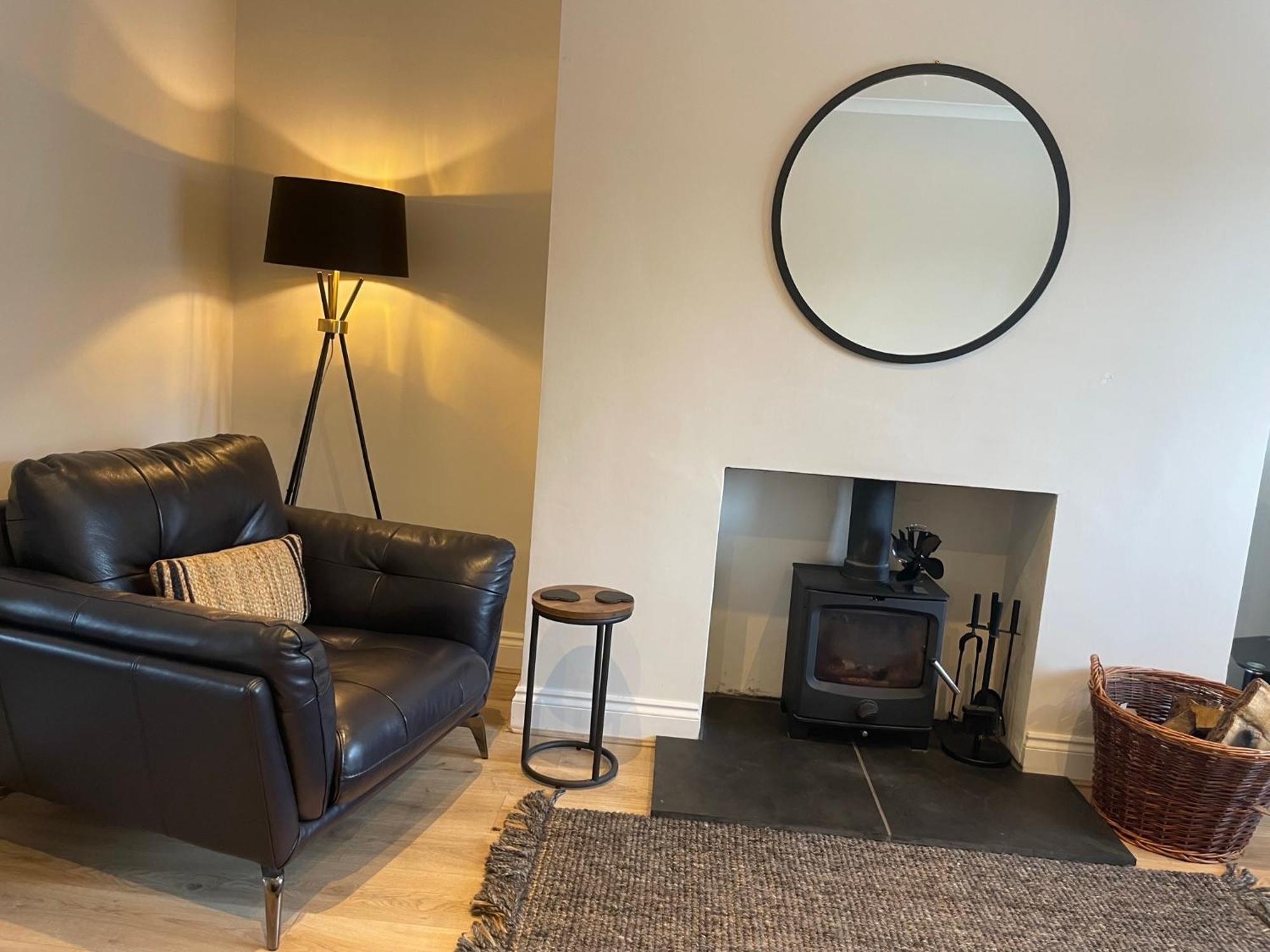 Lovely 2 Bed Apartment With Hot Tub Log Burner And Off Street Parking Dumfries Exterior photo